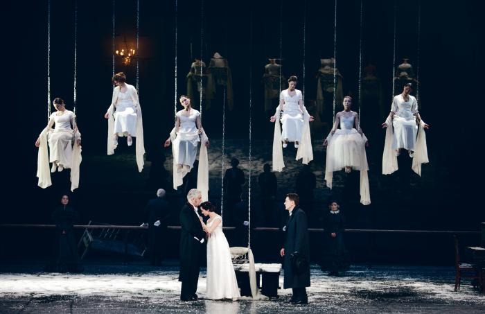 Teatrifestivali „Kuldne mask” külalisetenduste rea avab Moskva Vahtangovi-nimelise teatri värssdraama „Jevgeni Onegin”. 