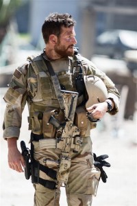 Iraagis üle 160 inimese tapnud Chris Kyle'ist on saanud Ameerika rahvuskangelane.  Clint Eastwoodi filmis mängib teda Bradley Cooper.  