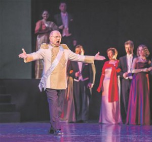 Jassi Zahharov esitas Koloman Zsupáni laulu Straussi operetist „Mustlasparun“.  