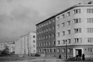 Elamud Raua põik 3 (Teedeministeeriumi ametnike maja) ja 5 (kohtunike maja), 1939.  Vaade vana raadiomaja kohalt enne selle ehitamist.  