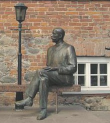 Eduard Vilde.  Osa Tiiu Kirsipuu skulptuurist.