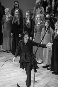 Ingrid Kõrvits oma mõlema kooriga Eesti kooriühingu aastapreemiate galakontserdil. 