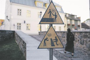 Läti kunstnike Dita Lesiņa ja Guna Poga installatsioon „Ootamatu mänguväli“ („Unexpected Playground“).