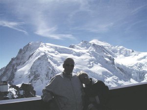 ETL ja HL Chamonix’s Aiguille du Midi vaateplatvormil (3842 m)  Mont Blanci tipu taustal.  