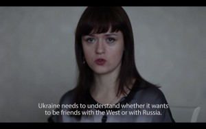 Tanja Muravskaja video „Kolm õde. Nõbu Julia, Venemaa“, 2015. Kiasma pressifoto