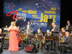 Pekingis ja Shanghais esines eesti jazzi lipulaev Estonian Dream Big Band koos lauljatar Sofia Rubinaga, esitades nii eesti muusikat kui ka jazziklassikat. 