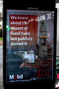 COP21 kõneluste eel ilmus Pariisi reklaampindadele üle 600 kunstiteose, mis parodeerivad suurfirmasid ja nende suhtumist kliimamuutustesse.