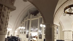 Ene Salumäe mängis eesti heliloojate oreliloomingut ka Tartu Pauluse kirikus.