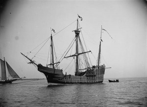 Kolumbuse laeva Santa Maria abil kirjutab Toomas Haug Eesti-Portugali kirjandussuhetest. Pildil Kolumbuse laeva koopia aastast 1892.