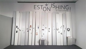 „Estonishing!“ mõjus nõia- ja võrgutamiskunsti näitena, tuues välja tänase Eesti ehtekunsti kultuselaadse olemuse. 