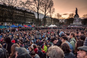 Distantseeritud ja paljuski illusoorse esindusdemokraatia asemele on tulnud diskussioon ja solidaarsuse vaim, mis peaks tekitama resonantsi kõikjal Euroopas. Meeleavaldajad Pariisis Vabariigi väljakul.   