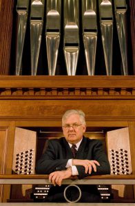 Ameerika ühe parima organisti James David Christie orelimäng tõi välja Tallinna toomkiriku ja Tartu Pauluse kiriku orelite erakordse võimsuse ning sügava vaikuse. 