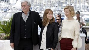 Maren Ade (keskel) Cannes’is koos „Toni Erdmanni“ kahe peaosalise, Winifredi (Peter Simonischek) ja Inesega (Sandra Hüller).