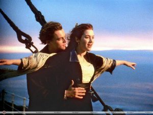 Richard Maltby arvates leiab Hollywoodi filmikunst ideaalse vormi ja kuju ennekõike kassahittides, nagu „Titanic“, mis pakuvad ka kõige eripalgelisemale kinokülastajale midagi meelepärast. 