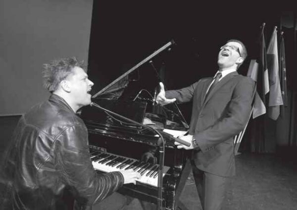 7 k&uuml;simust 70sele Rakvere teatrile