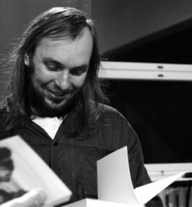 &Uuml;ksinduse vaatleja Lauri Sommer: &bdquo;Kes j&otilde;uab omaette olles intensiivse tunnetuseni, on teistega seej&auml;rel rohkem koos, saab tekitada uut osadust&rdquo;