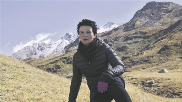 Naisn&auml;itleja k&auml;sitamatute n&uuml;ansside pilvine meel