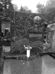 Kuidas kirjeldada p&ouml;&ouml;rdparaboloidi?