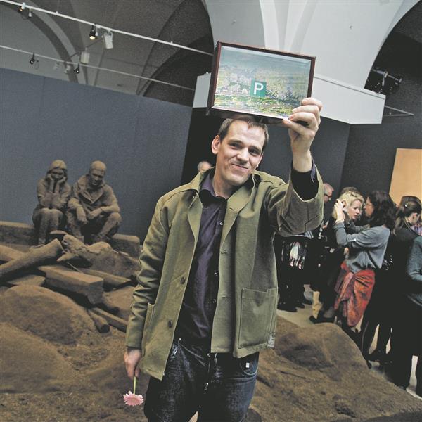 Andris Eglītis pälvis kaks aastat tagasi Purvītise autasu installatsiooni „Maa teosed“ eest (2011).