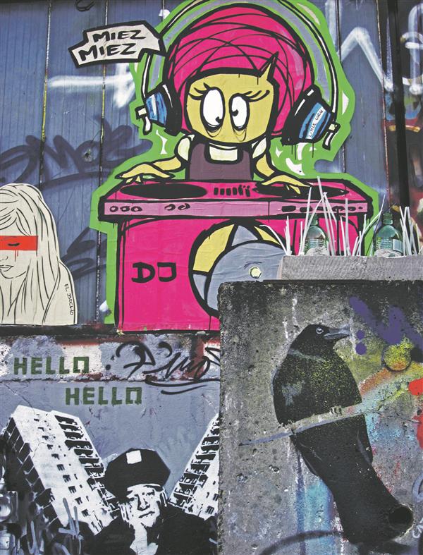 Tänavakunsti loominguteraapia vormidel pole piire, kõik on lubatud ja tore. Berliini loomingulise tänavapildi lummusesse on vajunud ka leebunud politseinik.