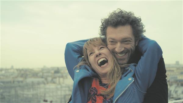Parima naisnäitleja auhinna võitnud Emmanuelle Bercot koos Vincent Casseliga filmis „Minu kuningas“.