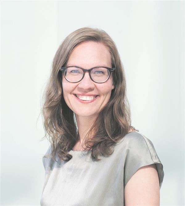 Soome nüüdiskunstimuuseumis Kiasma tegutseva teatri juht ja etenduskunstide kuraator on 2012. aastast Jonna Strandberg.