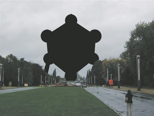 Praeguste seaduste järgi pole arhitektide või nende pärijate loata võimalik vabalt kasutada isegi mitte fotot Brüsseli Atomiumist, mille musta värviga kaetud siluett on kujunenud panoraamivabaduse puudumise sümboliks.