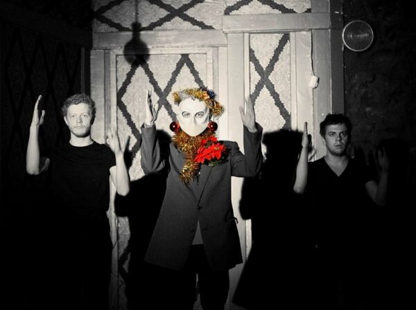 Lavaka noored näitlejad värske etendusega Kelmis