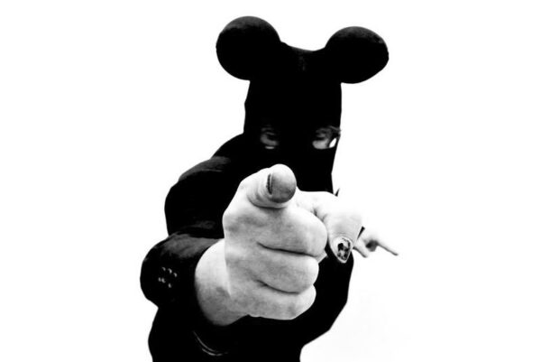 Anonymous Boh “10 KÄSKU” Luunjas