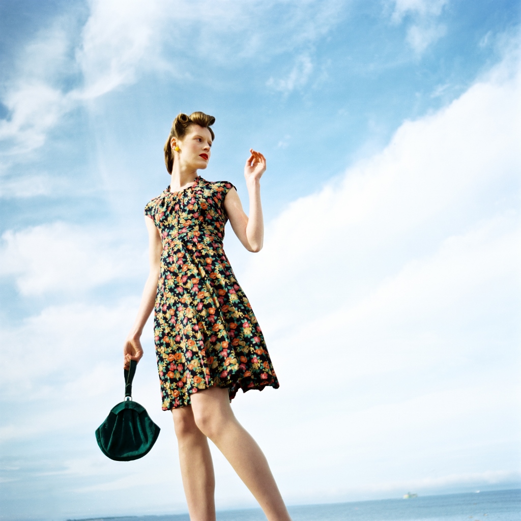 Näitus “Kuldse peaga nõel” toob avalikkuse ette rikkaliku erakogu kodutekstiilidest ja käsitöörõivastest