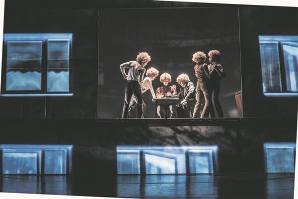 Mati Unti jäljendades on Ivar Põllu enda teha võtnud mitte ainult muusikalise kujunduse, vaid ka kunstnikutöö.