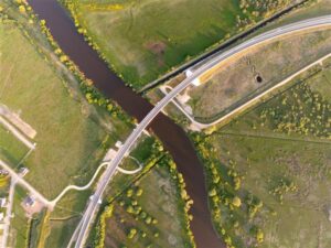 Tiimiis n&auml;&auml;b monda ehk