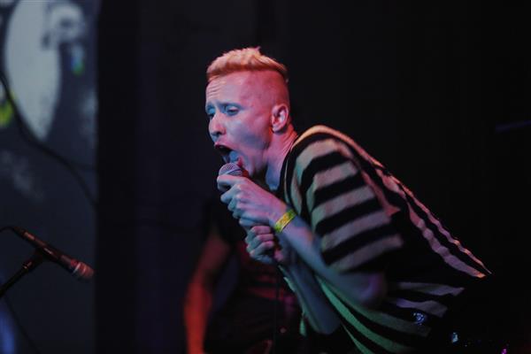 St. Cheatersburgi tuvipunk põhineb Eesti parimate esilauljate hulka kuuluva Chungini karismal.