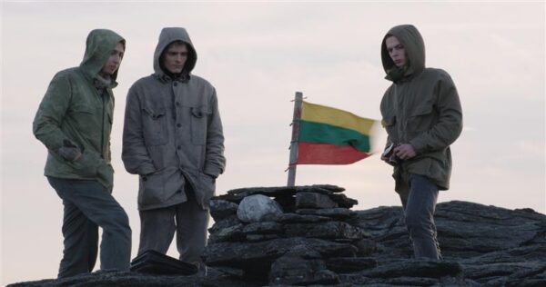 Enesetapp Balti keti taustal