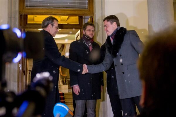 Autoritaarsusse kalduv liberalism  ja fa&scaron;ismi poole kreenis demokraatia