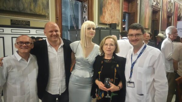 Pariisis tehti kokkuvõtteid ülemaailmsest valgusaastast, Meeli Kõiva kutsutute hulgas