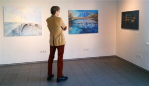 Ega kunst ole elu, vaid ainult autoriõigusega kaitstud elu kujutis. Lea Libliku näitus „Jõelinlase rajad üle jõe“ Tartu kunstimajas.