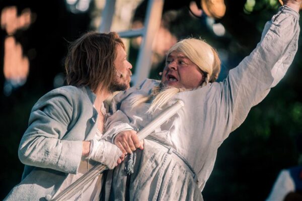 Tuvitekst ja h&uuml;pped ojja