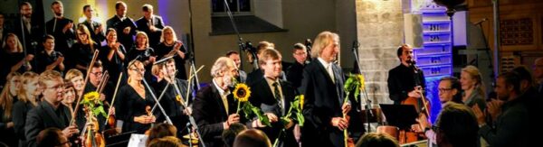 Uusberg laulis P&auml;rdi p&auml;evadel oma laulu