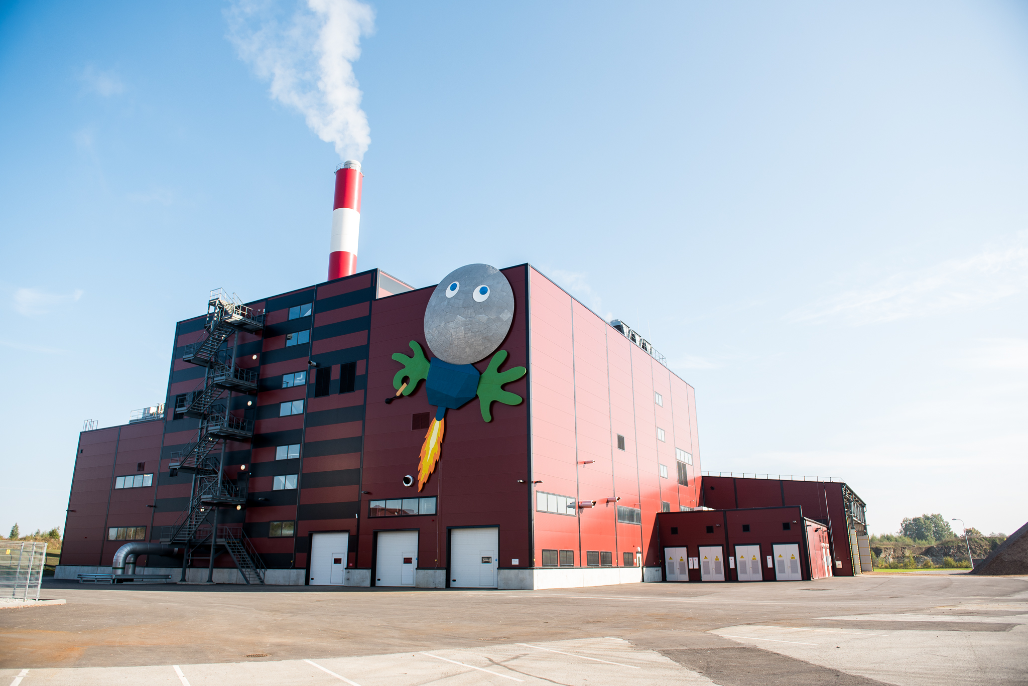 Kaido Ole installatsioon „Sõltumatu friik“ ehib Utilitase uue koostootmisjaama fassaadi