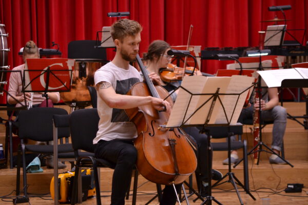 Uue Tänava Orkester alustab hooaega Eesti Raadio 1. stuudios