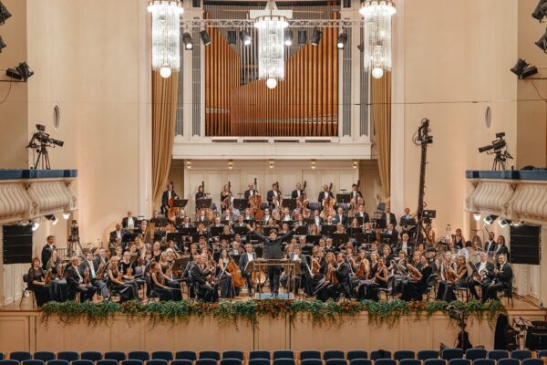 Reedel jõuab Eestisse globaalse majanduse kriisi käsitlev dokumentaalfilm, mida saadab sümfooniaorkester