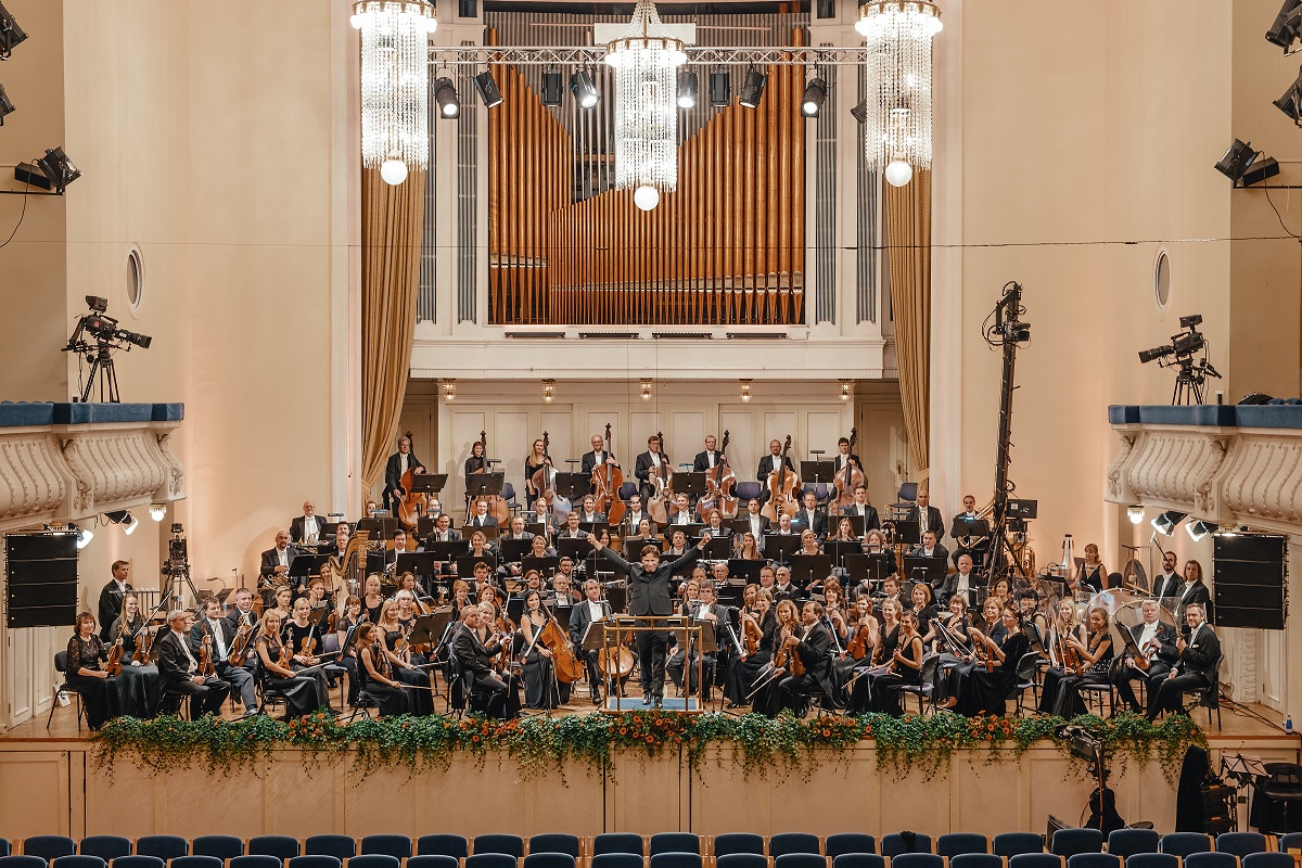 Reedel jõuab Eestisse globaalse majanduse kriisi käsitlev dokumentaalfilm, mida saadab sümfooniaorkester