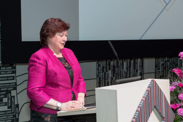 Oskar Kallase nimelise auhinna pälvis rahvarõivameister Silvi Allimann