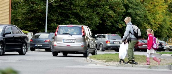 S&otilde;it, s&otilde;it, s&otilde;it linna.  Mis sinna minna?  Trenni, lasteaeda, kooli