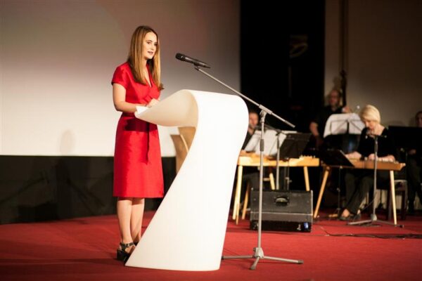 Uus biennaal uute inimestega