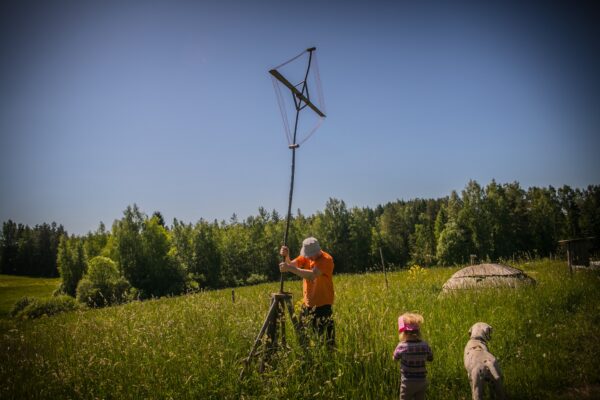MAAJAAMA projektiruumi talumaadel alustab näitusega kulmineeruv residentuuriprojekt “Metsikud bitid”