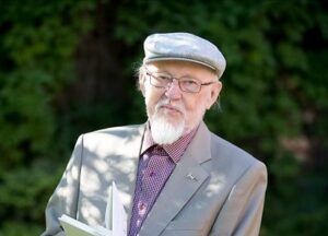 N&ouml;&ouml;p paneb kivi naeratama