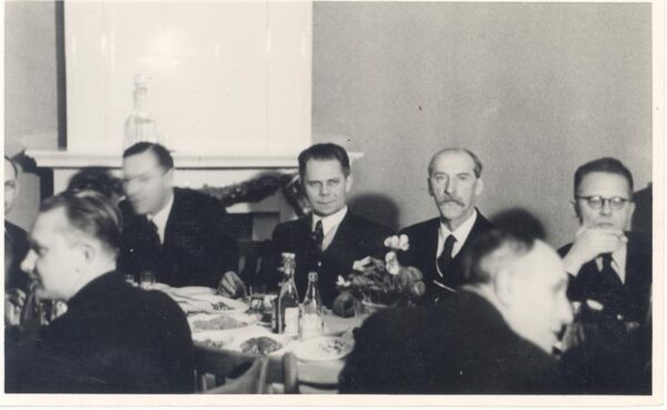 Hans Kruus t&ouml;&ouml;s ja v&otilde;itluses