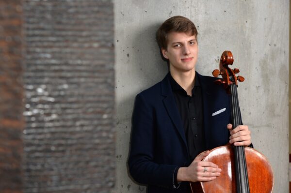 Noor tšellist Marcel Johannes Kits võitis maineka rahvusvahelise konkursi
